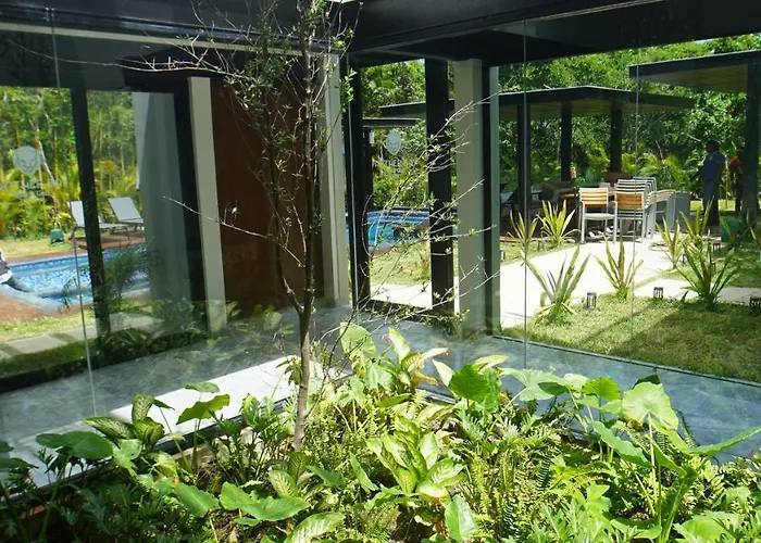 Panther Bay Boutique 3*